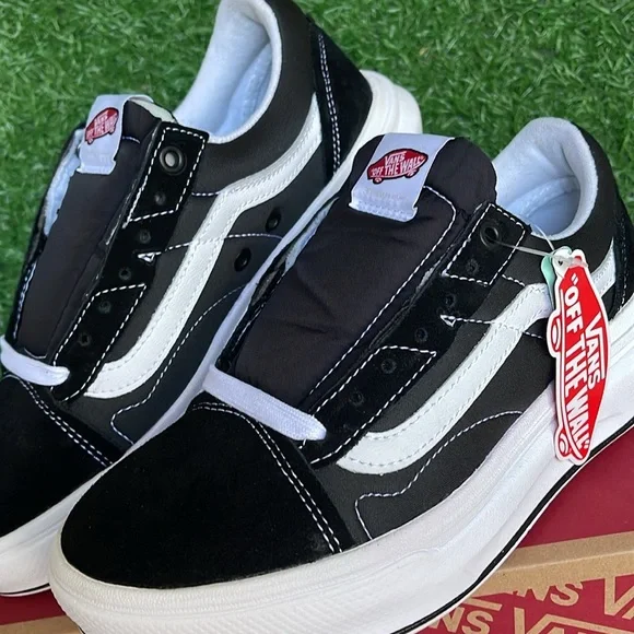 Vans WMNS Oid Skool Over
Black/White
VN0A7Q5EBA2
Sneakers Platforms - Picture 9 of 16